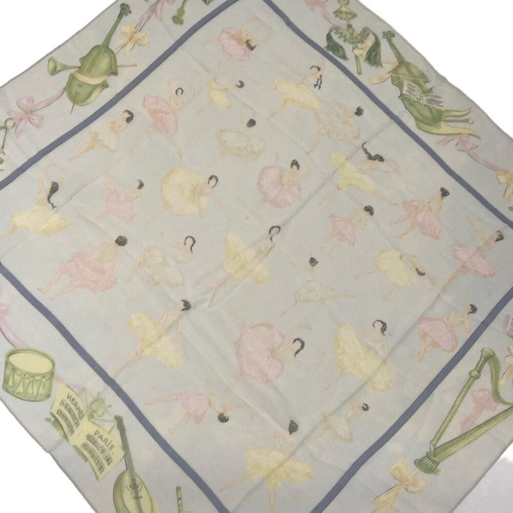 Auth HERMES Carre 90 - Light gray Khaki Multi Scarf